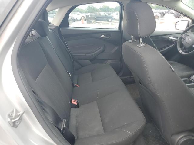 1FADP3F2XJL262248 - 2018 FORD FOCUS SE Silber Foto 11