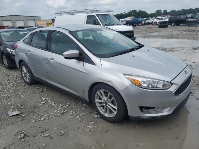 1FADP3F2XJL262248 - 2018 FORD FOCUS SE Silber Foto 4