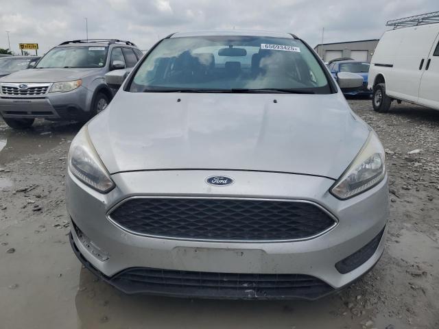 1FADP3F2XJL262248 - 2018 FORD FOCUS SE Silber Foto 5