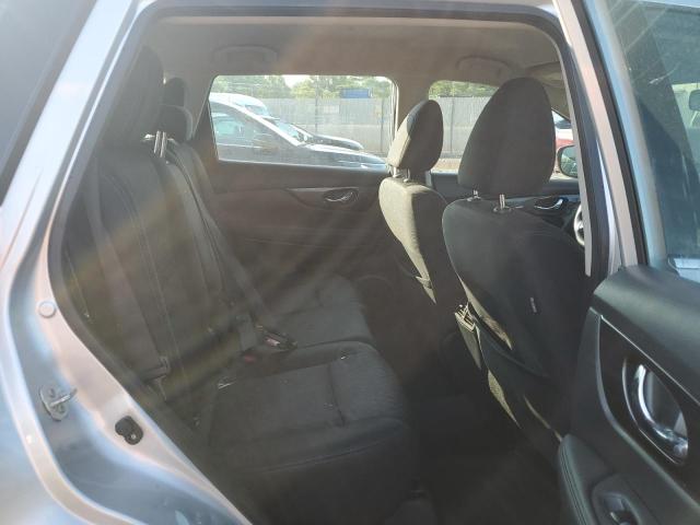 KNMAT2MT4JP560642 - 2018 NISSAN ROGUE S SILVER photo 11