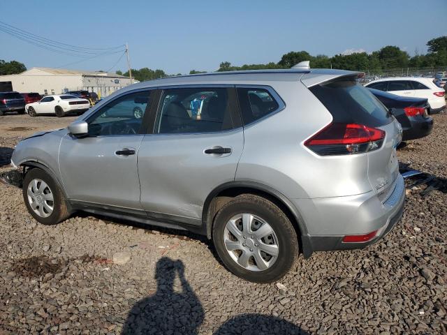 KNMAT2MT4JP560642 - 2018 NISSAN ROGUE S SILVER photo 2