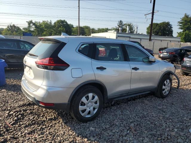 KNMAT2MT4JP560642 - 2018 NISSAN ROGUE S SILVER photo 3