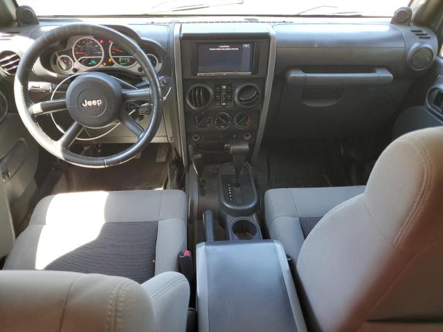 1J4BA3H15AL167601 - 2010 JEEP WRANGLER U SPORT أخضر صورة 8