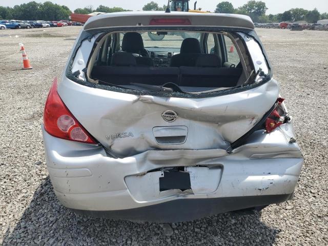 3N1BC13E69L460960 - 2009 NISSAN VERSA S SILVER photo 6