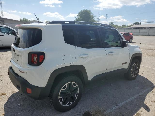 ZACCJBCT7FPB28394 - 2015 JEEP RENEGADE TRAILHAWK WHITE photo 3