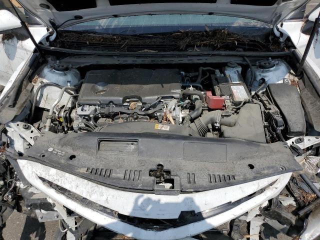 4T1B11HK0JU602145 - 2018 TOYOTA CAMRY L WHITE photo 11