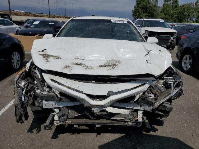 4T1B11HK0JU602145 - 2018 TOYOTA CAMRY L WHITE photo 5