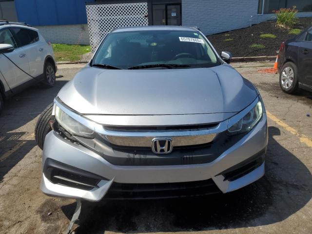 19XFC2E55JE012686 - 2018 HONDA CIVIC LX 银色 照片 5