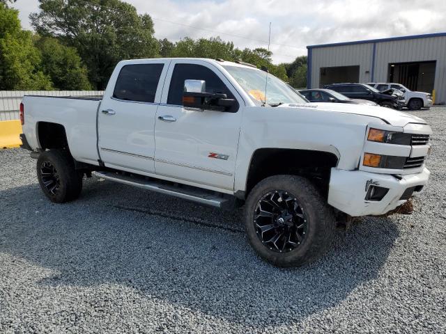 1GC4K0CY3JF174902 - 2018 CHEVROLET SILVERADO K3500 LTZ WHITE photo 4