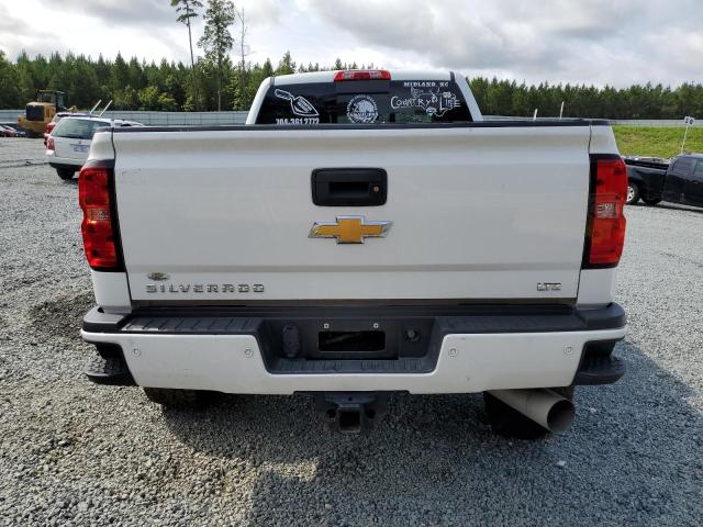 1GC4K0CY3JF174902 - 2018 CHEVROLET SILVERADO K3500 LTZ WHITE photo 6