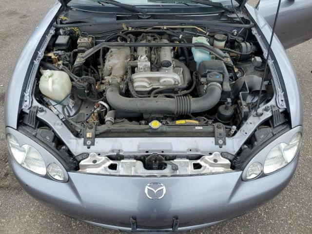 JM1NB353620226227 - 2002 MAZDA MX-5 MIATA BASE SILVER photo 11