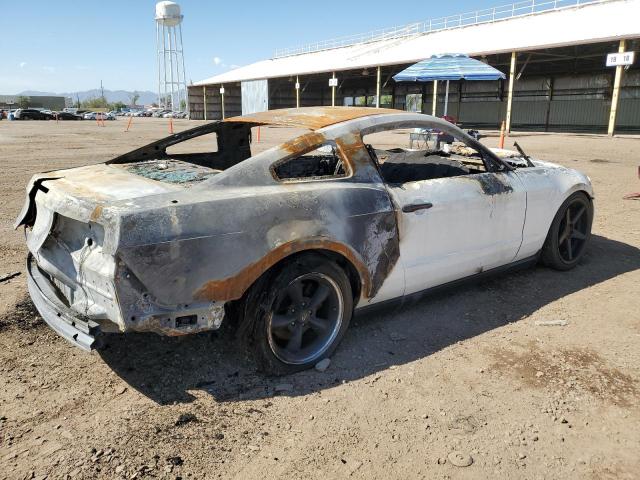 1ZVBP8AN4A5117384 - 2010 FORD MUSTANG WHITE photo 3