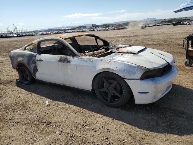 1ZVBP8AN4A5117384 - 2010 FORD MUSTANG WHITE photo 4