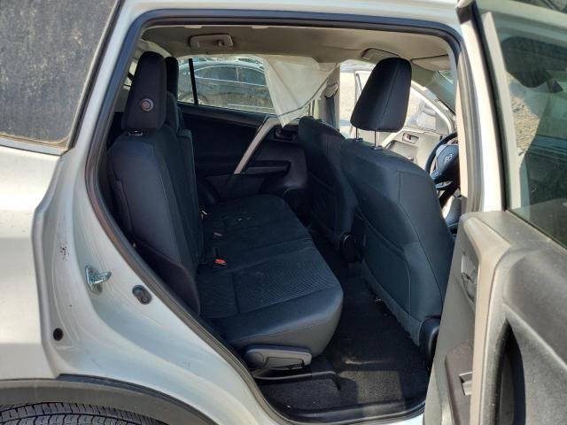 2T3ZFREV1HW327688 - 2017 TOYOTA RAV4 LE 白色 照片 11