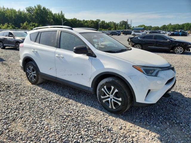 2T3ZFREV1HW327688 - 2017 TOYOTA RAV4 LE 白色 照片 4