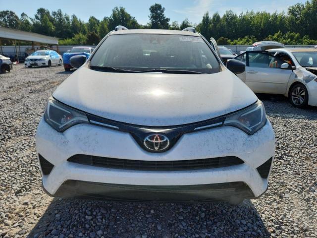 2T3ZFREV1HW327688 - 2017 TOYOTA RAV4 LE 白色 照片 5
