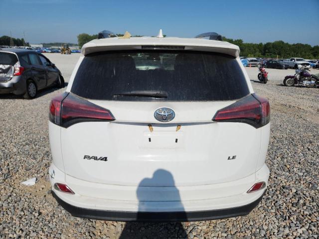 2T3ZFREV1HW327688 - 2017 TOYOTA RAV4 LE 白色 照片 6