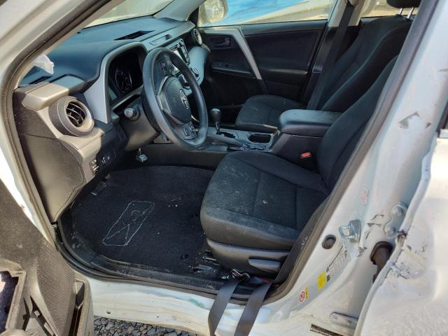 2T3ZFREV1HW327688 - 2017 TOYOTA RAV4 LE 白色 照片 7