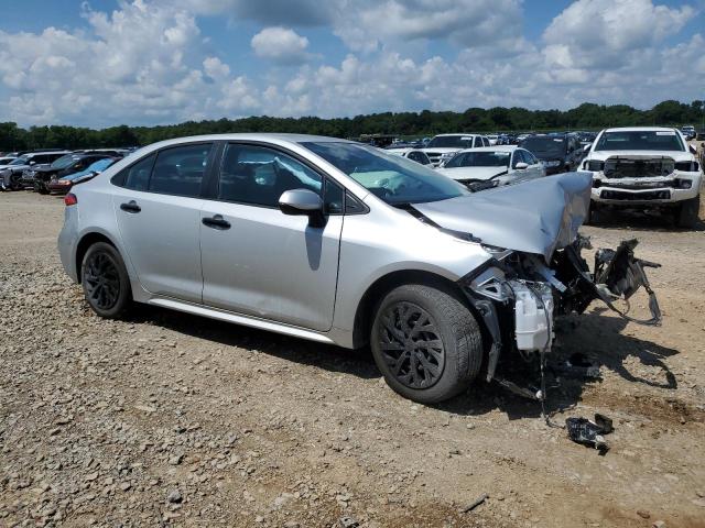 5YFEPMAE0NP290708 - 2022 TOYOTA COROLLA LE SILVER photo 4