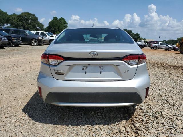 5YFEPMAE0NP290708 - 2022 TOYOTA COROLLA LE SILVER photo 6