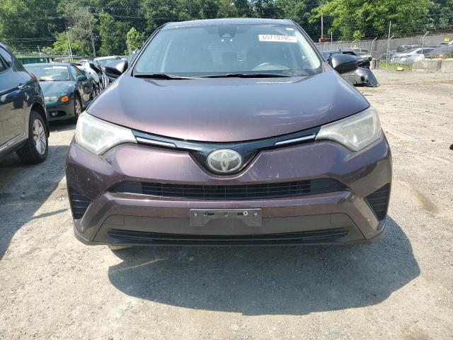 2T3BFREVXJW829865 - 2018 TOYOTA RAV4 LE Каштановый фото 5