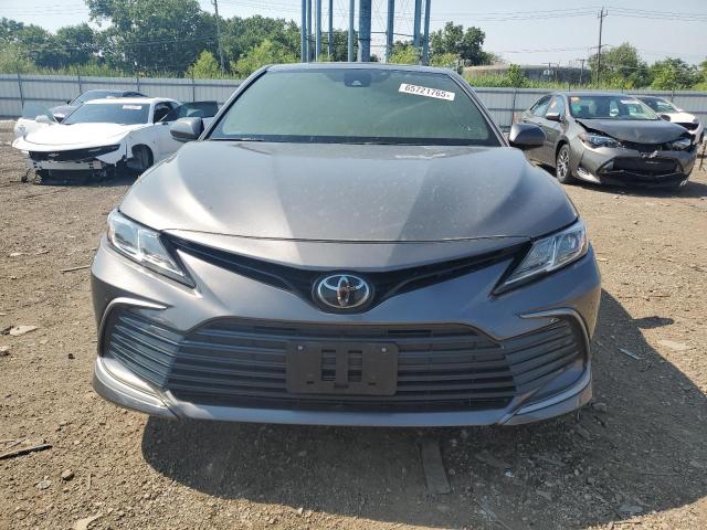 4T1C11BK0PU083345 - 2023 TOYOTA CAMRY LE GRAY photo 5