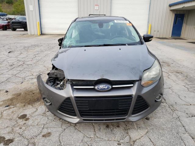 1FAHP3N29CL172319 - 2012 FORD FOCUS TITANIUM GRAY photo 5