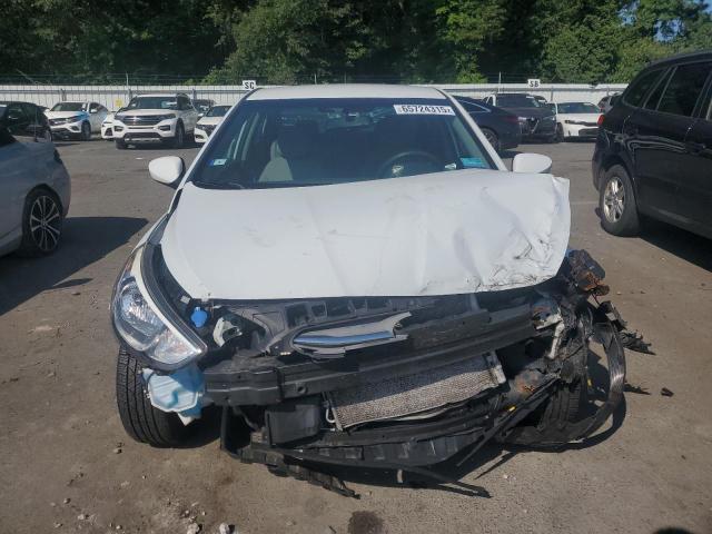 KMHCT4AE9HU379621 - 2017 HYUNDAI ACCENT SE WHITE photo 5