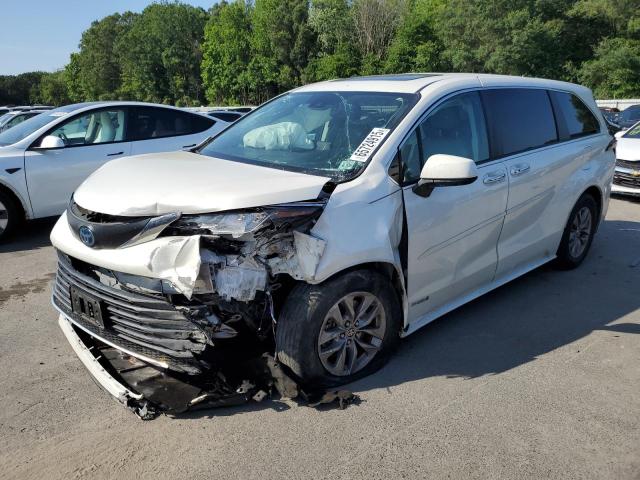 2021 TOYOTA SIENNA XLE, 