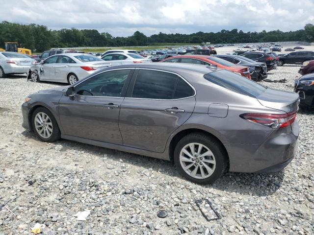 4T1C11AK1MU548146 - 2021 TOYOTA CAMRY LE GRAY photo 2