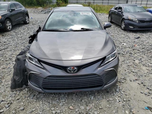 4T1C11AK1MU548146 - 2021 TOYOTA CAMRY LE GRAY photo 5