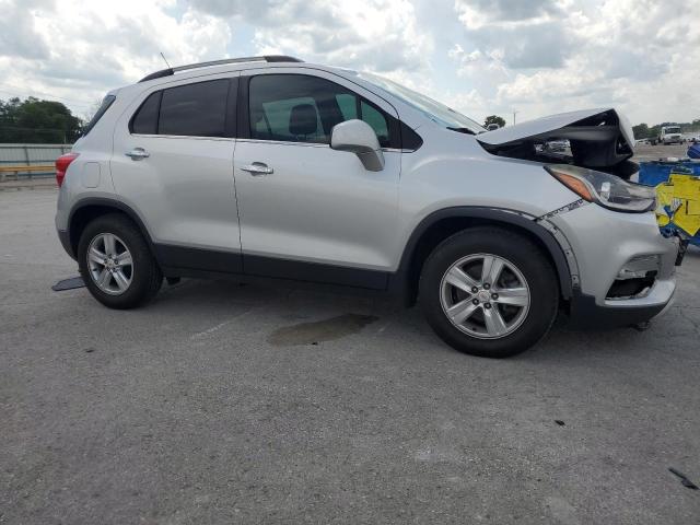 KL7CJLSB3KB815677 - 2019 CHEVROLET TRAX 1LT Күміс фото 4