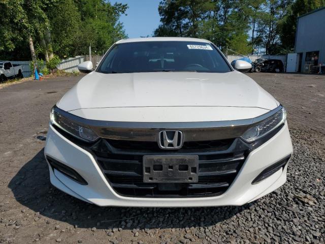 1HGCV1F3XJA235704 - 2018 HONDA ACCORD SPORT WHITE photo 5