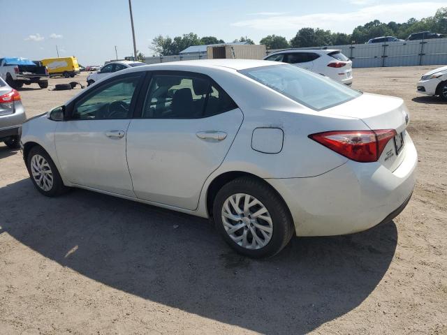 5YFBURHE7JP760161 - 2018 TOYOTA COROLLA L თეთრი ფოტო 2