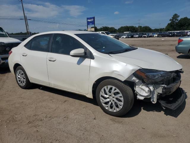 5YFBURHE7JP760161 - 2018 TOYOTA COROLLA L თეთრი ფოტო 4