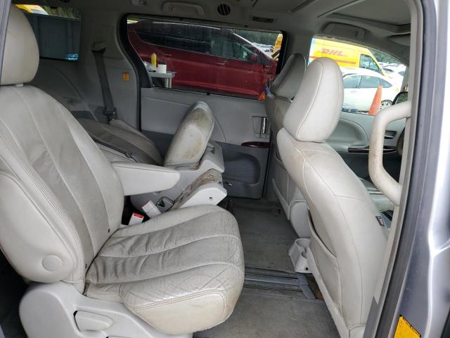 5TDYK3DC6CS191654 - 2012 TOYOTA SIENNA XLE GRAY photo 10