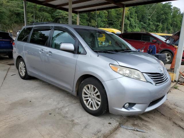 5TDYK3DC6CS191654 - 2012 TOYOTA SIENNA XLE GRAY photo 4