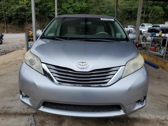 5TDYK3DC6CS191654 - 2012 TOYOTA SIENNA XLE GRAY photo 5