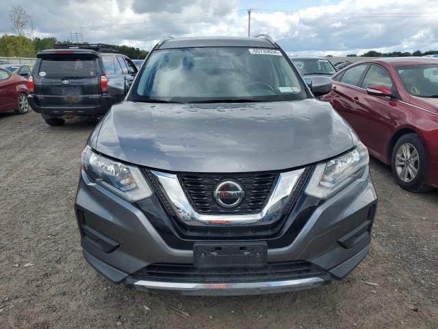 KNMAT2MV9JP623168 - 2018 NISSAN ROGUE S GRAY photo 5