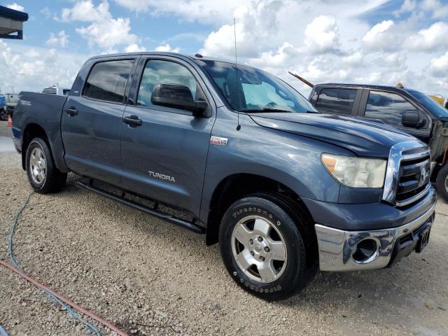 5TFDY5F18AX125974 - 2010 TOYOTA TUNDRA CREWMAX SR5 GRAY photo 4