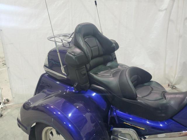 1HFSC47092A100095 - 2002 HONDA GL1800 BLUE photo 6