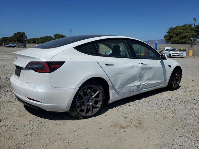 5YJ3E1EA2PF418660 - 2023 TESLA MODEL 3 Biały zdjęcie 3