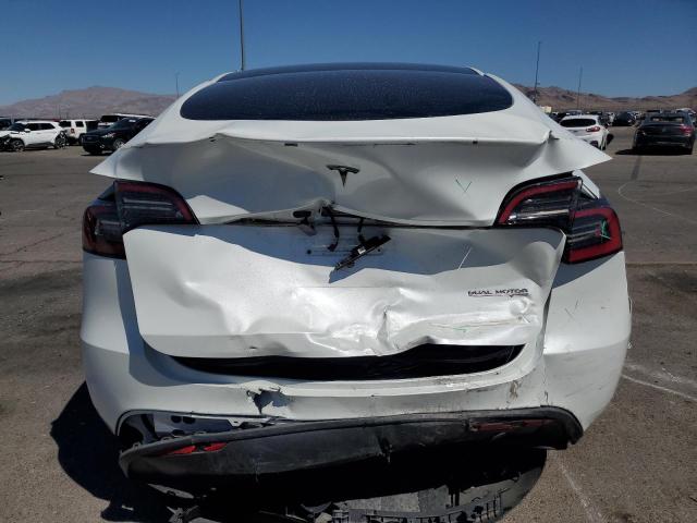 7SAYGDEF2PF757905 - 2023 TESLA MODEL Y Weiß Foto 6
