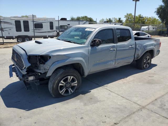 5TFBZ5DNXJX004227 - 2018 TOYOTA TACOMA DOUBLE CAB GRAY photo 1