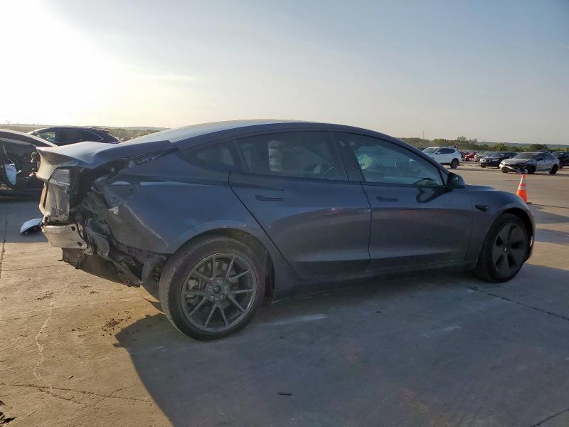 5YJ3E1EB5NF204817 - 2022 TESLA MODEL 3 ნაცრისფერი ფოტო 3