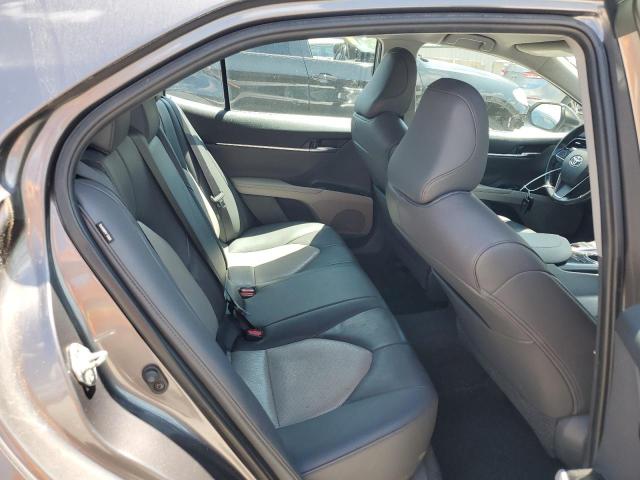 4T1F11BK4LU010258 - 2020 TOYOTA CAMRY XLE GRAY photo 10