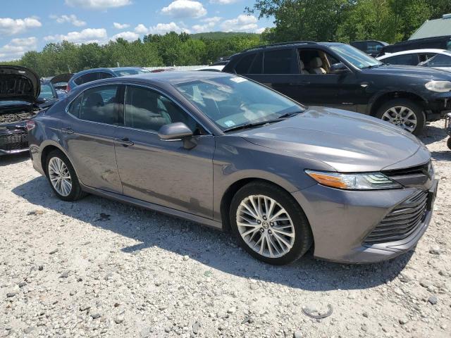4T1F11BK4LU010258 - 2020 TOYOTA CAMRY XLE GRAY photo 4