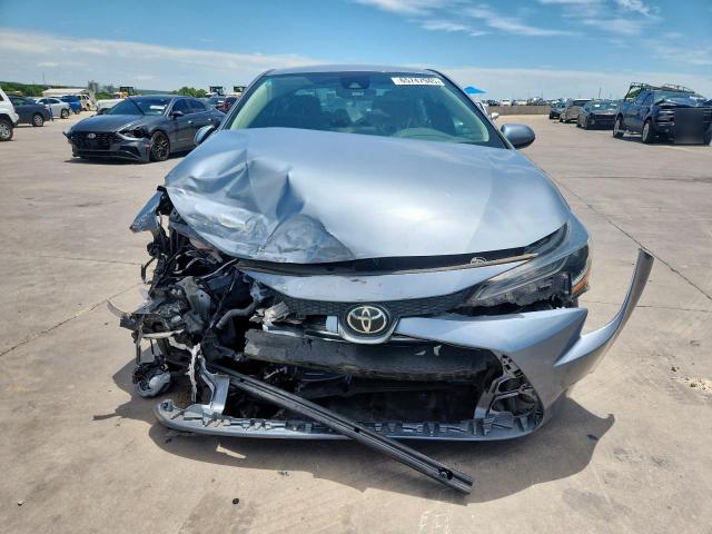 5YFEPMAE7NP323154 - 2022 TOYOTA COROLLA LE BLUE photo 5