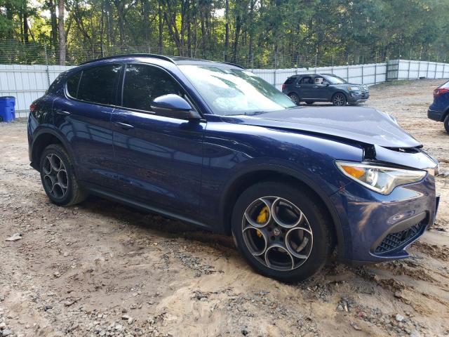 ZASFAKNN9J7C17585 - 2018 ALFA ROMEO STELVIO TI SPORT BLUE photo 4