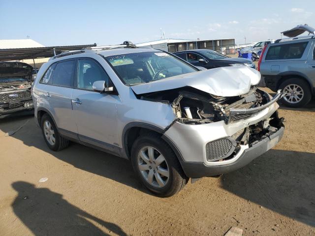 5XYKTDA24CG218240 - 2012 KIA SORENTO BASE SILVER photo 4